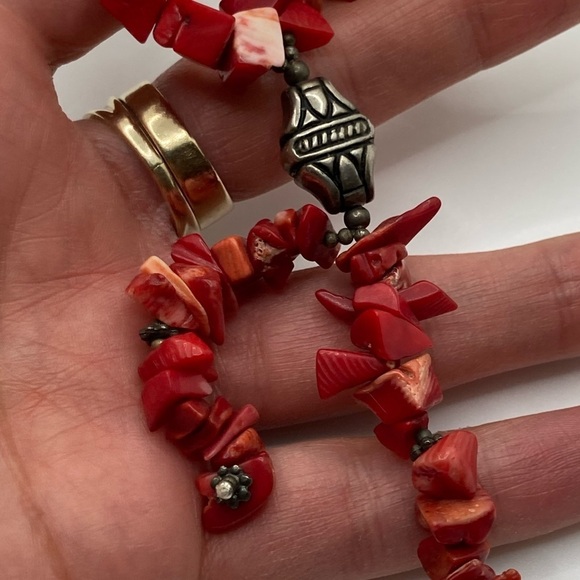 Vtg Red Coral Chunk Beads Boho Tribal Beaded Lariat Style Necklace 16” + 3” Drop - Picture 4 of 7